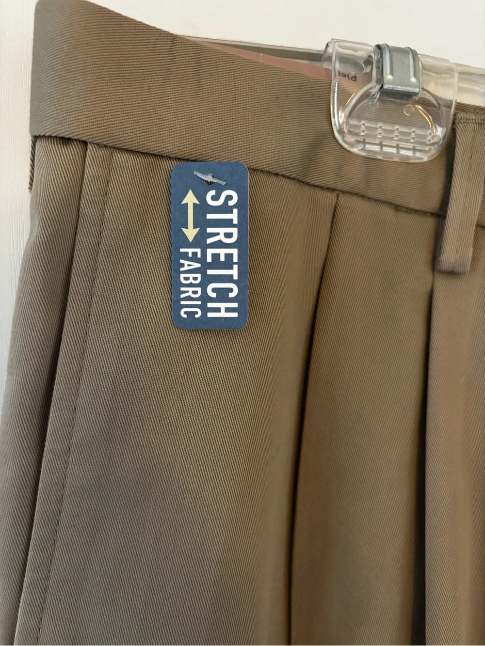 NWT! Men’s Haggar Khaki Pants (42Wx29L)